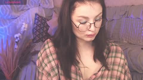 Snapshot of britneybarker chatting on December 14, 1:28 am britneybarker online show from December 14, 1:28 am