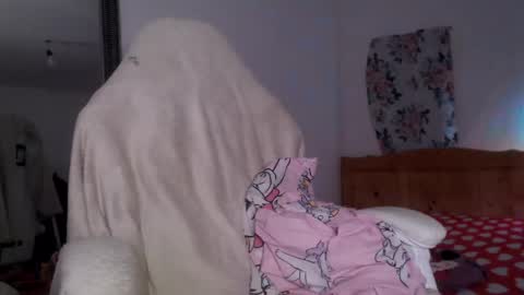 Snapshot of britneydivine chatting on April 24, 5:32 am Britney online show from April 24, 5:32 am