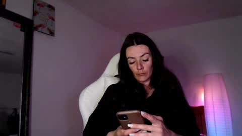 Snapshot of britneydivine chatting on April 27, 7:06 am Britney online show from April 27, 7:06 am