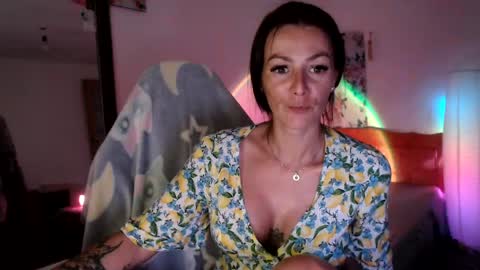 Snapshot of britneydivine chatting on May 26, 10:11 am Britney online show from May 26, 10:11 am