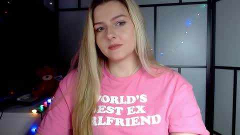 Snapshot of britneyglow chatting on December 7, 4:36 pm BritneyGlow online show from December 7, 4:36 pm