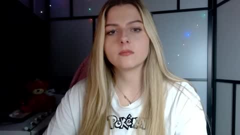 Snapshot of britneyglow chatting on December 8, 9:30 pm BritneyGlow online show from December 8, 9:30 pm