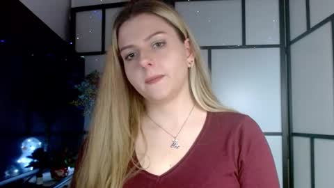 Snapshot of britneyglow chatting on December 17, 12:34 am BritneyGlow online show from December 17, 12:34 am