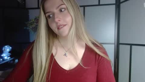 Snapshot of britneyglow chatting on December 22, 10:04 pm BritneyGlow online show from December 22, 10:04 pm