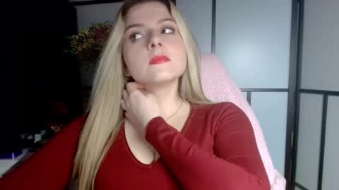 Snapshot of britneyglow chatting on December 23, 5:00 pm BritneyGlow online show from December 23, 5:00 pm