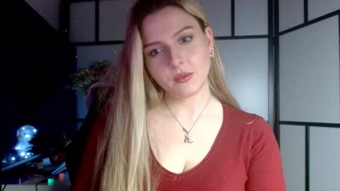 Snapshot of britneyglow chatting on December 24, 1:59 am BritneyGlow online show from December 24, 1:59 am