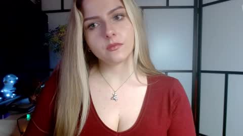 Snapshot of britneyglow chatting on December 26, 7:27 pm BritneyGlow online show from December 26, 7:27 pm