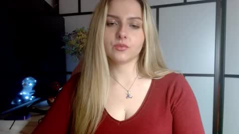 Snapshot of britneyglow chatting on December 26, 10:41 pm BritneyGlow online show from December 26, 10:41 pm