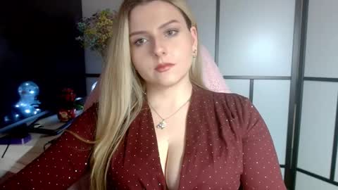 Snapshot of britneyglow chatting on December 28, 9:51 pm BritneyGlow online show from December 28, 9:51 pm