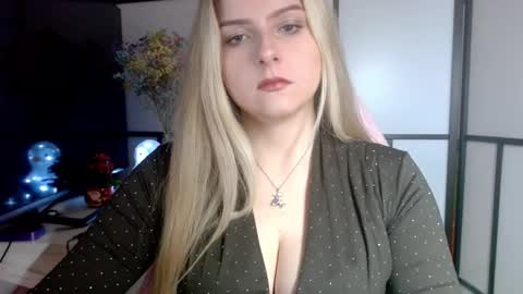 Snapshot of britneyglow chatting on December 29, 4:08 pm BritneyGlow online show from December 29, 4:08 pm