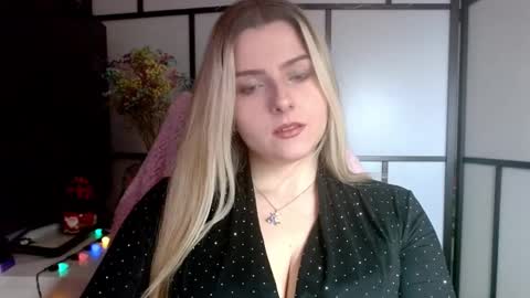 Snapshot of britneyglow chatting on December 30, 3:46 pm BritneyGlow online show from December 30, 3:46 pm