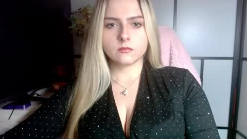 Snapshot of britneyglow chatting on December 30, 6:49 pm BritneyGlow online show from December 30, 6:49 pm