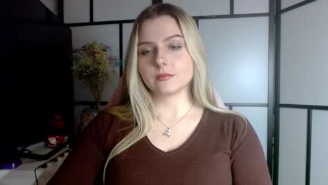 Snapshot of britneyglow chatting on January 3, 4:16 pm BritneyGlow online show from January 3, 4:16 pm