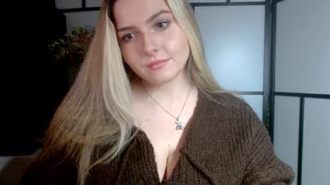 Snapshot of britneyglow chatting on January 15, 6:51 pm BritneyGlow online show from January 15, 6:51 pm