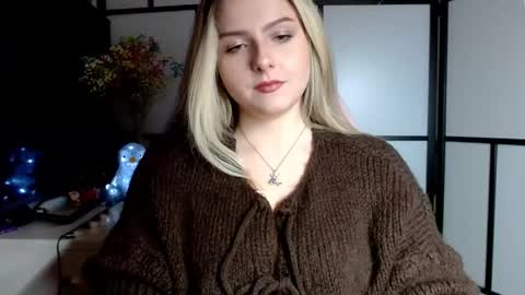 Snapshot of britneyglow chatting on January 22, 5:28 pm BritneyGlow online show from January 22, 5:28 pm