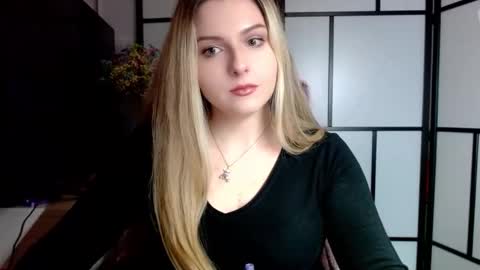 Snapshot of britneyglow chatting on January 27, 1:59 am BritneyGlow online show from January 27, 1:59 am