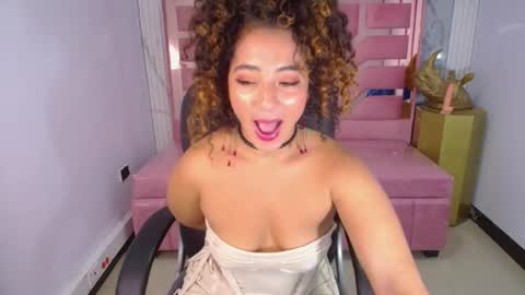 Snapshot of brittany_ch chatting on April 9, 8:25 pm BRITANY online show from April 9, 8:25 pm