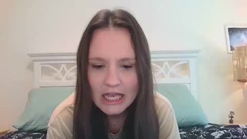 Snapshot of brittbratt24 chatting on June 7, 4:11 pm Britt online show from June 7, 4:11 pm