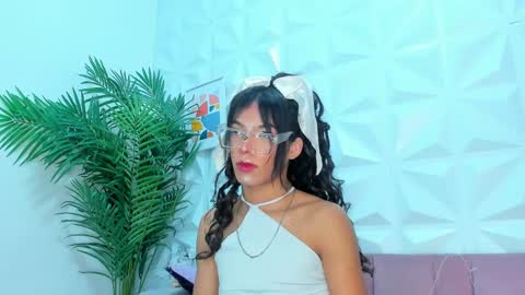 Snapshot of briyit_doll chatting on January 4, 2:03 am BRIYIT online show from January 4, 2:03 am