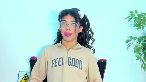 Snapshot of briyit_doll chatting on February 18, 3:21 am BRIYIT online show from February 18, 3:21 am