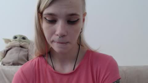 Snapshot of brookewylde_20 chatting on February 7, 12:20 pm brookewylde_20 online show from February 7, 12:20 pm