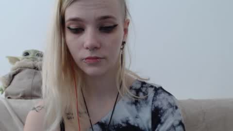 Snapshot of brookewylde_20 chatting on March 22, 12:19 pm brookewylde_20 online show from March 22, 12:19 pm
