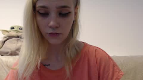 Snapshot of brookewylde_20 chatting on April 1, 3:20 pm brookewylde_20 online show from April 1, 3:20 pm
