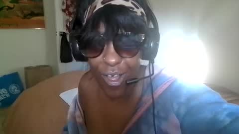 Snapshot of brooklyninfinity chatting on July 4, 11:05 am brooklyninfinity online show from July 4, 11:05 am