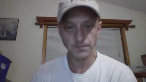 Snapshot of browndog5580 chatting on December 3, 3:30 am browndog5580 online show from December 3, 3:30 am