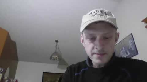 Snapshot of browndog5580 chatting on December 26, 1:07 am browndog5580 online show from December 26, 1:07 am