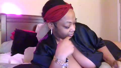 brownroundrenee online show from November 5, 11:21 am