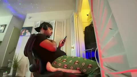 Brownskinshortyy online show from April 2, 2:47 pm