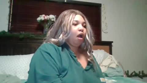 EtherealLilac online show from December 25, 12:27 am