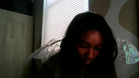Snapshot of brownsugarcutie3 chatting on October 31, 7:48 pm Brownsuagrcutie online show from October 31, 7:48 pm