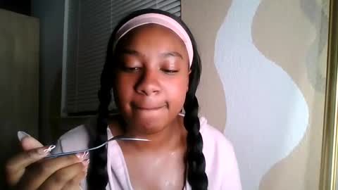 Snapshot of brownsugarcutie3 chatting on November 9, 3:05 am Brownsuagrcutie online show from November 9, 3:05 am