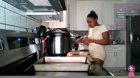 Snapshot of brownsugarcutie3 chatting on December 15, 11:20 pm Brownsuagrcutie online show from December 15, 11:20 pm