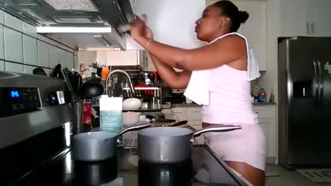 Snapshot of brownsugarcutie3 chatting on December 18, 1:44 am Brownsuagrcutie online show from December 18, 1:44 am