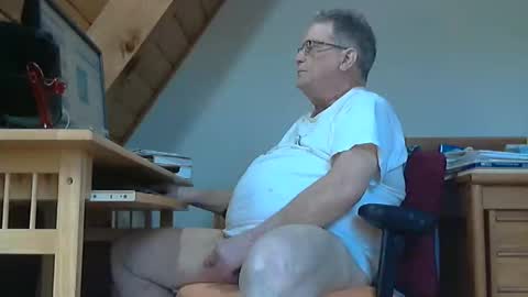 Snapshot of brubar chatting on April 26, 5:43 pm brubar online show from April 26, 5:43 pm
