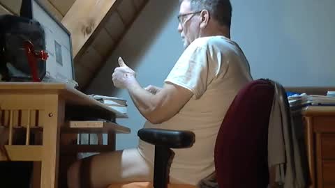 Snapshot of brubar chatting on May 2, 2:49 am brubar online show from May 2, 2:49 am