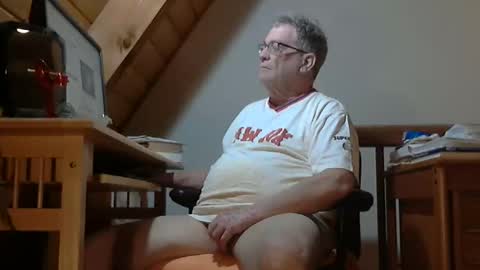 Snapshot of brubar chatting on May 6, 2:40 am brubar online show from May 6, 2:40 am