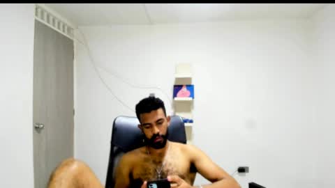 bruce_1111 online show from April 21, 1:42 am