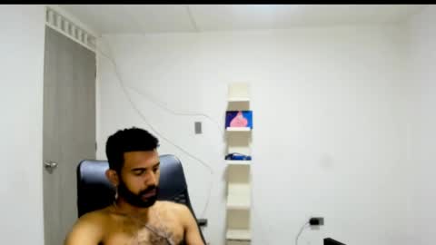 bruce_1111 online show from April 21, 2:51 am