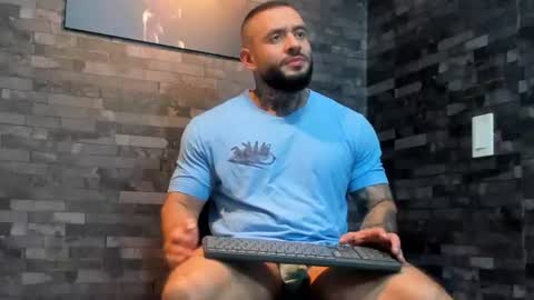 Snapshot of brucedallas chatting on July 2, 3:34 am brucedallas online show from July 2, 3:34 am