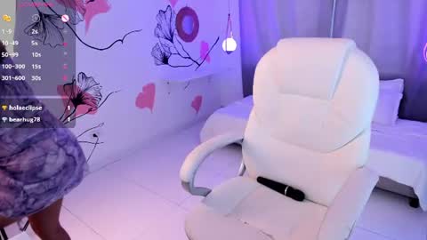 Snapshot of brunette_noova chatting on June 11, 10:08 pm Nova online show from June 11, 10:08 pm