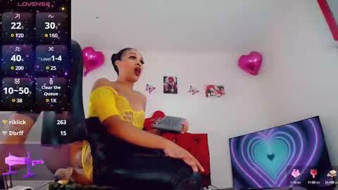 Snapshot of brunettesexy11 chatting on December 13, 1:55 pm ChannelR online show from December 13, 1:55 pm