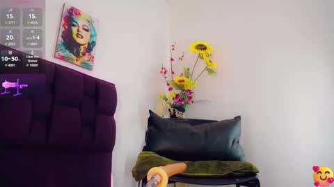 Snapshot of brunettesexy11 chatting on February 8, 11:33 am ChannelR online show from February 8, 11:33 am