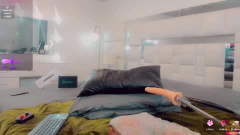 Snapshot of brunettesexy11 chatting on February 11, 2:46 pm ChannelR online show from February 11, 2:46 pm