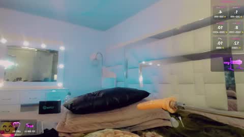 Snapshot of brunettesexy11 chatting on March 11, 6:53 am ChannelR online show from March 11, 6:53 am