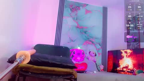 Snapshot of brunettesexy11 chatting on September 10, 10:59 am ChannelR online show from September 10, 10:59 am