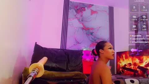 Snapshot of brunettesexy11 chatting on October 7, 10:45 am ChannelR online show from October 7, 10:45 am